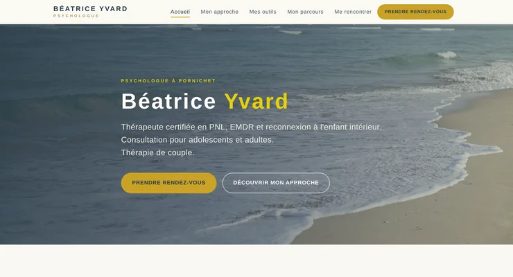 Page d'accueil du site de Béatrice Yvard, psychologue, grande photo de vague sur une plage avec le titre et deux boutons de prise de rendez-vous.